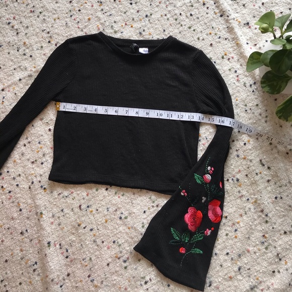 HOST PICK✨H&M Embroidered Floral Crop Top - Picture 10 of 12